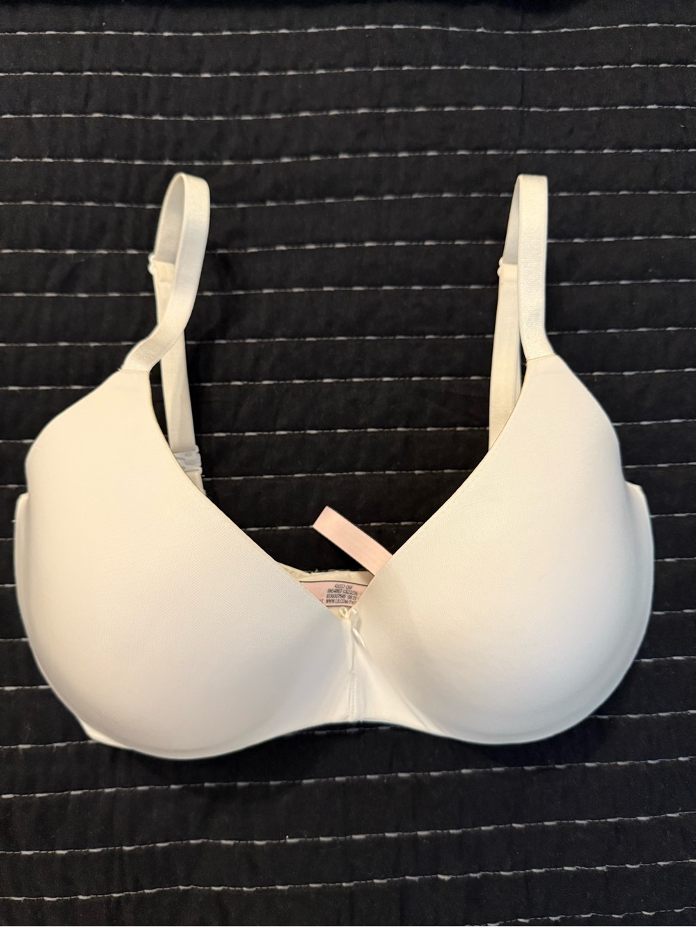Victoria's Secret Dream Angles push-up Bra- 32DDD